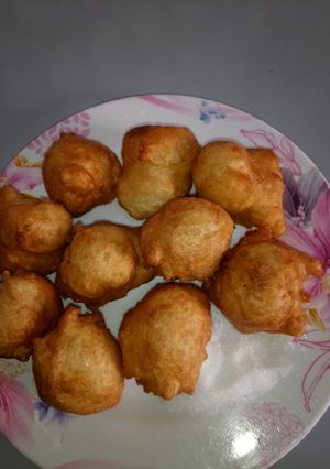 A picture of Pufpuf served with sugar.
