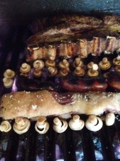 Una foto de Asado a la parrilla de Champiñones para ensalada simple