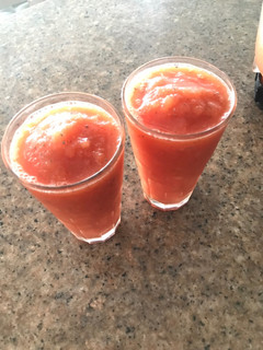 Una foto de Batido o smoothie de papaya, limón y chía