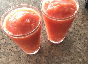 Una foto de Batido o smoothie de papaya, limón y chía