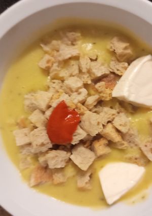 Nagydobosi krém leves 🧅🍚🌞 (rizstejszines) recept fotója