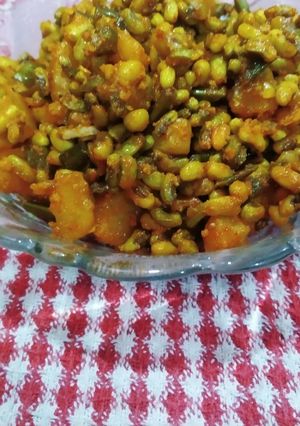 ચોળી બટાકા નું શાક (Chori Bataka Shak Recipe In Gujarati) રેસીપી મુખ્ય ફોટો