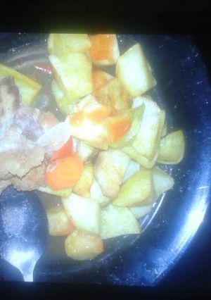 A picture of Roast potatoes and beef stew.
