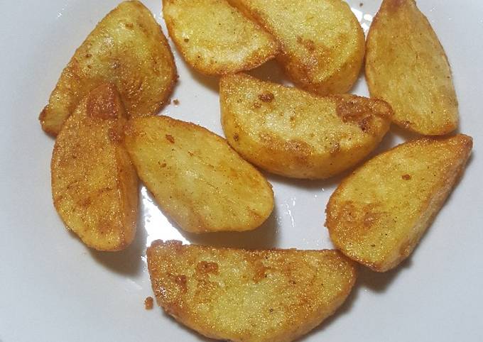 Langkah Mudah untuk Menyiapkan Potato wedges simple yang Lezat Sekali
