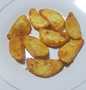 Langkah Mudah untuk Menyiapkan Potato wedges simple yang Lezat Sekali