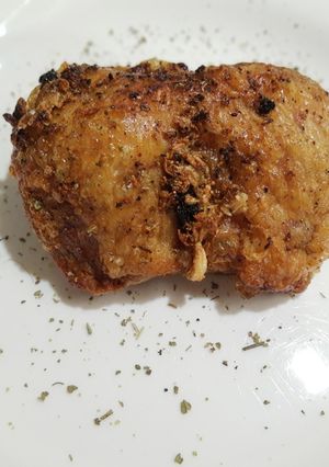 Una foto de Pierna de pollo deshuesada al ajillo en Airfryer