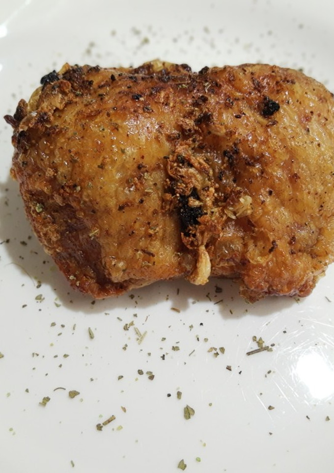 Una foto de Pierna de pollo deshuesada al ajillo en Airfryer