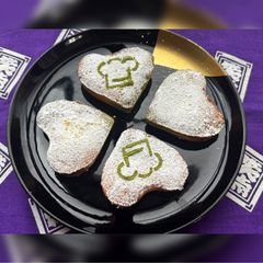 A picture of Cookpad Valentine Matcha Heart Cake.