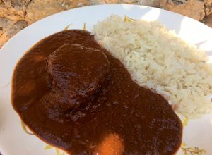 Una foto de Mole rojo oaxaqueño