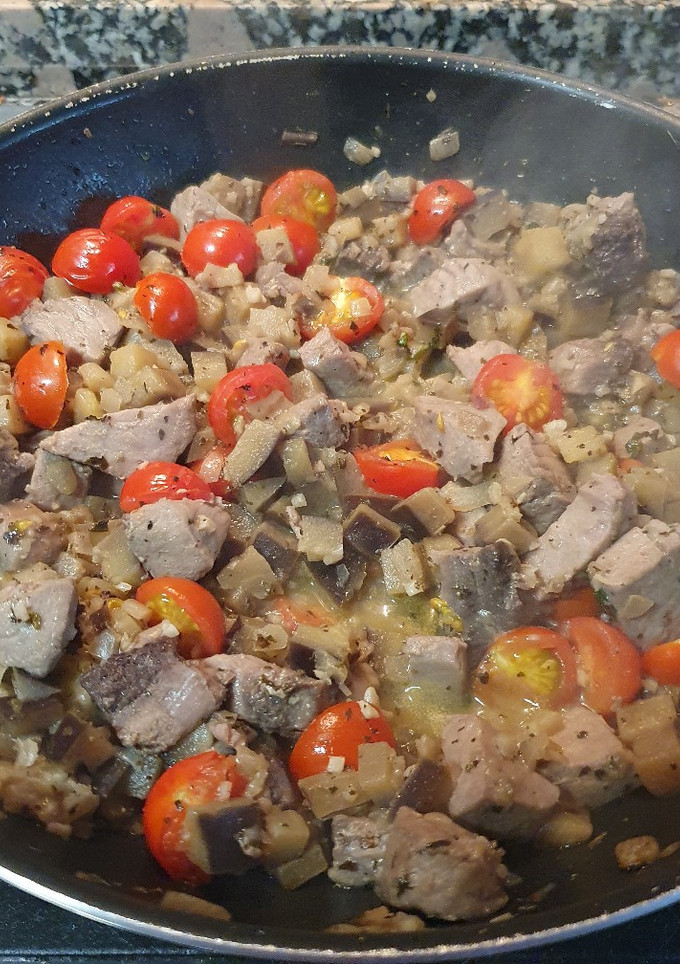 Una foto de Atún con berenjenas y tomatitos