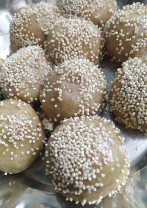 ગોળના સુંઠ ના લાડ્ડ (Sunth Ladoo Recipe In Gujarati) રેસીપી મુખ્ય ફોટો