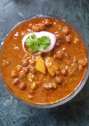 A picture of Kala Chana aloo Ki sabzi.