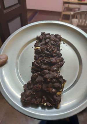 A picture of Choco peanut chikki.