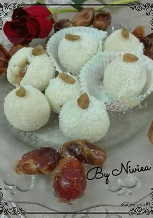 A picture of Coconut Khajoor Laddo.