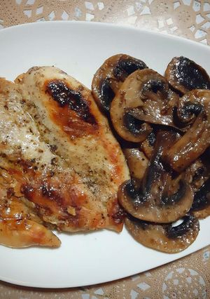 Une photo de Blanc de poulet aux champignons frais 🍄