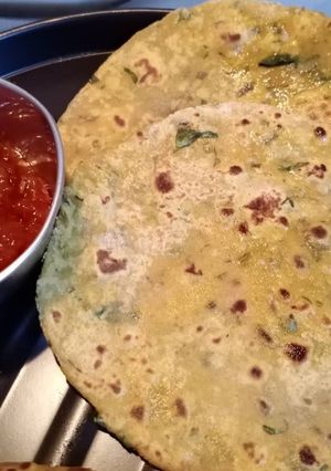 A picture of Methi Thepla.