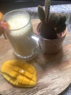 Une photo de Milk-shakes 🥭mangues🥛🍯miel skyr les 2 vaches