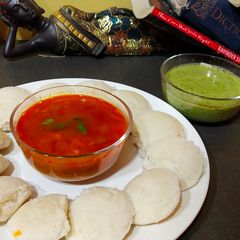 A picture of Khameer Idli sambhar.