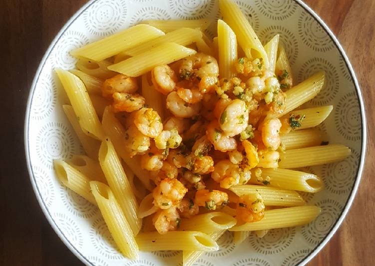 Comment Servir Pâtes aux crevettes, ail et persil