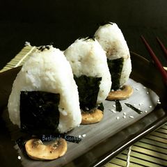 A picture of Onigiri.