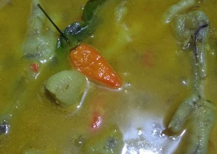 Tengkleng ceker khas Solo..👍😀