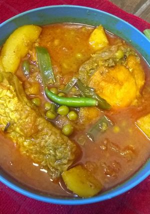 পিয়াজকলি দিয়ে রুই মাছের ঝোল রেসিপির প্রধান ছবি