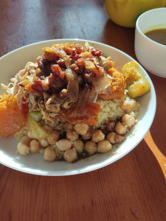 Una foto de Cuscús de pollo y verduras