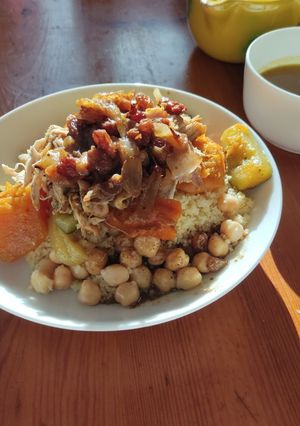 Una foto de Cuscús de pollo y verduras