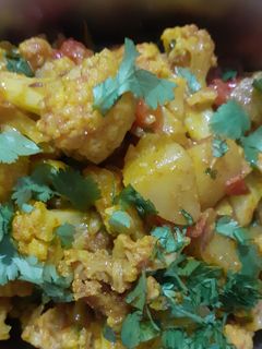 आलू गोभी टमाटर की सूखी सब्जी रेसिपी मुख्य फोटो