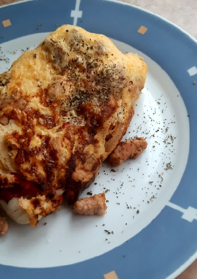 Una foto de Desayuno con energía omelet carne y verduras