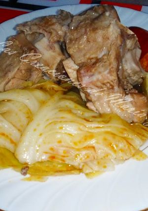Una foto de Codillo con repollo