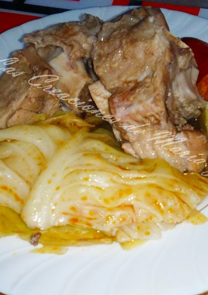 Una foto de Codillo con repollo