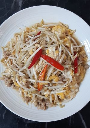 รูปของ "ถั่วงอกผัดน้ำมันหอย" Stir Fried Bean Sprouts with Oyster Sauce