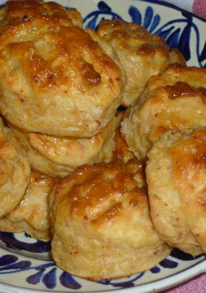 Savanyúkáposztás, kolbászos pogácsa (maradékmentő) recept fotója