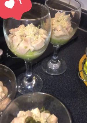 Una foto de Ceviche de reineta, camarones y palta