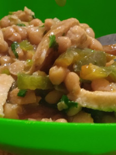Una foto de Potaje de frijoles con pollo... LuisFy