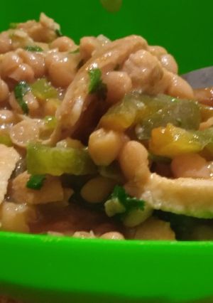 Una foto de Potaje de frijoles con pollo... LuisFy