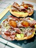 Tosta de bresaola con aguacate