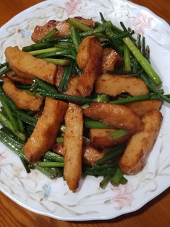 韮菜花炒甜不辣 的食譜成品照片