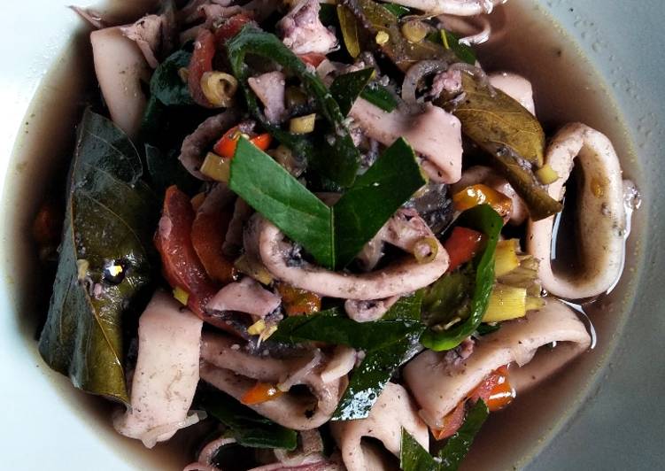 Langkah Membuat Cumi bumbu hitam yang Bisa Manjain Lidah