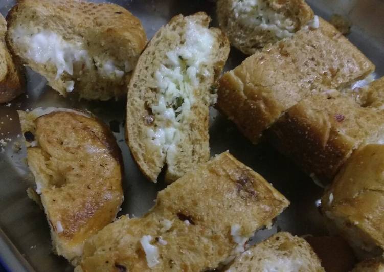 Pão de alho caseiro