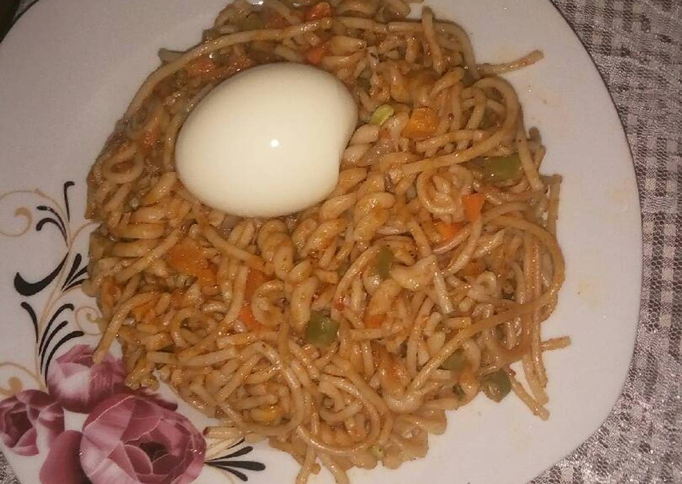 Jollof spaghetti with macaroni with mixed vegetable