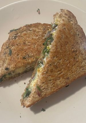 A picture of Spinach corn sandwich.