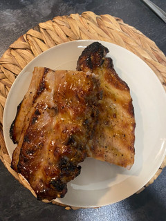 Una foto de Costillar con miel y mostaza