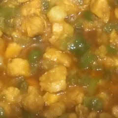 A picture of Chicken boneless with shimla mirch and aloo.