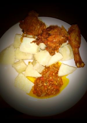 A picture of Boiled yam with chicken sauce.