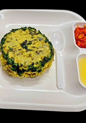 A picture of Khatta khicha.