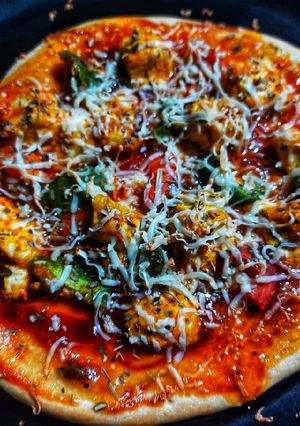 তন্দুরি পনির পিজ্জা(Tandoori paneer pizza recipe in Bengali) রেসিপির প্রধান ছবি