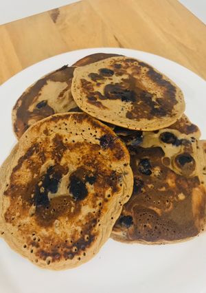 Una foto de Pancakes de banana, arándanos y proteína 🥞🍌💪🏻