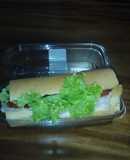 Sándwich relleno de pollo con tres quesos